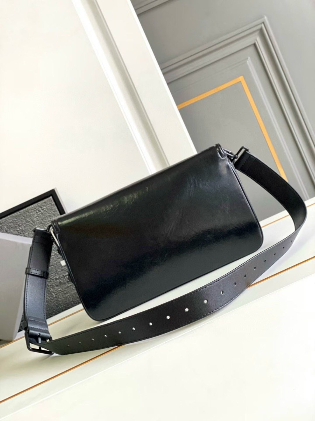 balenciaga сумка на плечо,женская сумка balenciaga,сумка balenciaga,сумки баленсиага женские через плечо,сумка женская balenciaga натуральная кожа