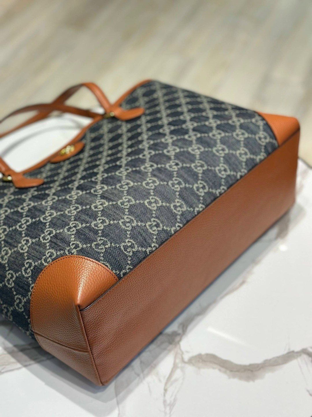 gucci сумка,сумка тоут gucci,модная сумка,женская сумка gucci,женская сумка