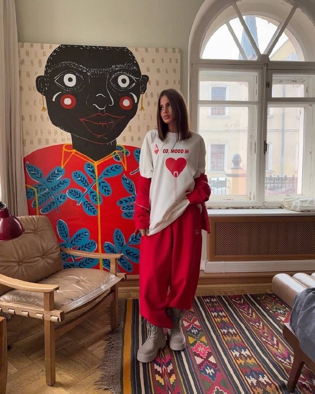 женский оверсайз свитшот miu miu красного цвета,свитшот женская,свитшот оверсайз ohcasey,женская спортивная одежда,костюм спортивный женский