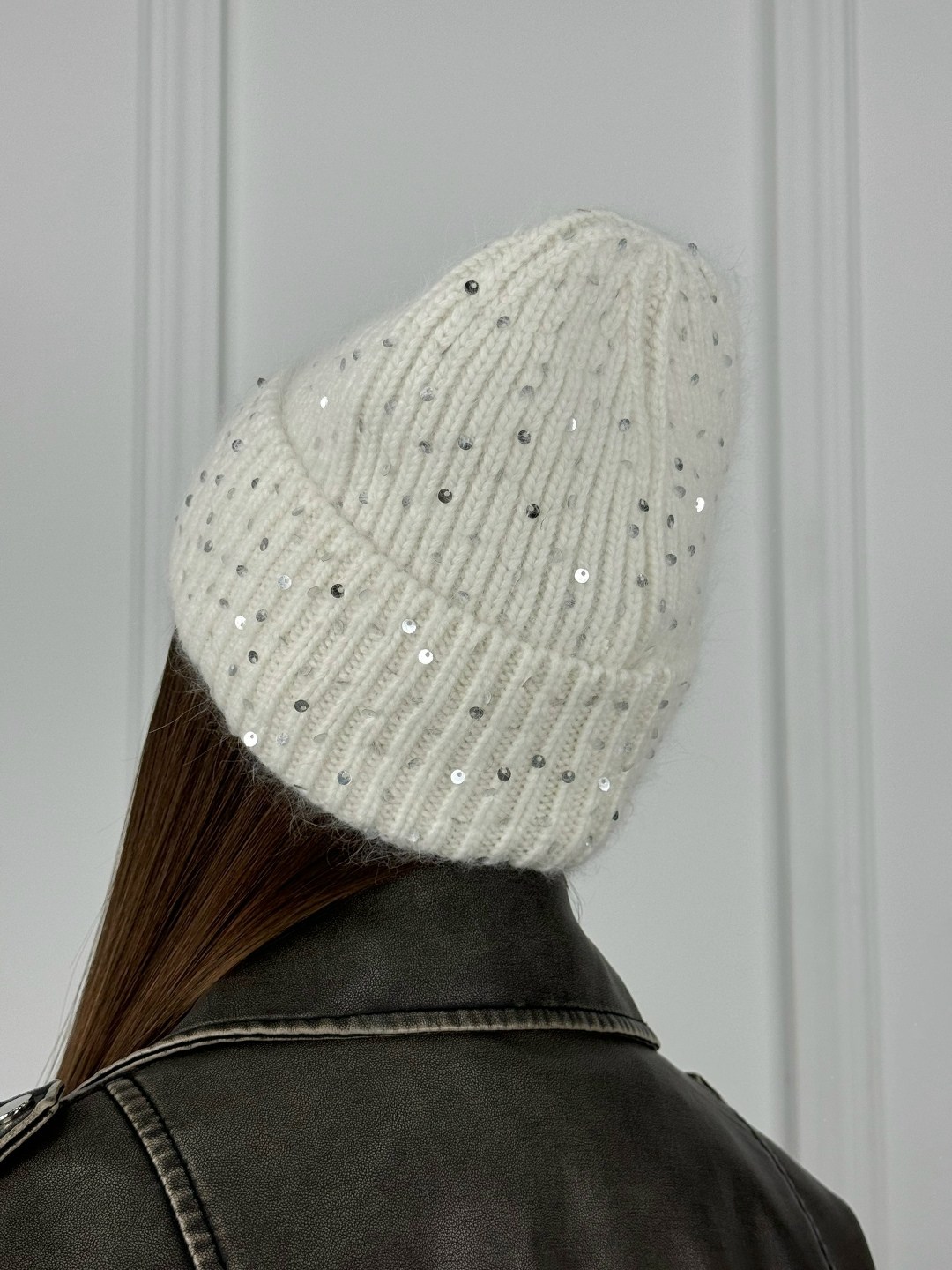 шапка из ангора с люрексом,шапка с пайетками теплая mergeri,женская шапка,шапка демисезонная с пайетками цвет белый,женская шапка с пайетками mergeri 531398882