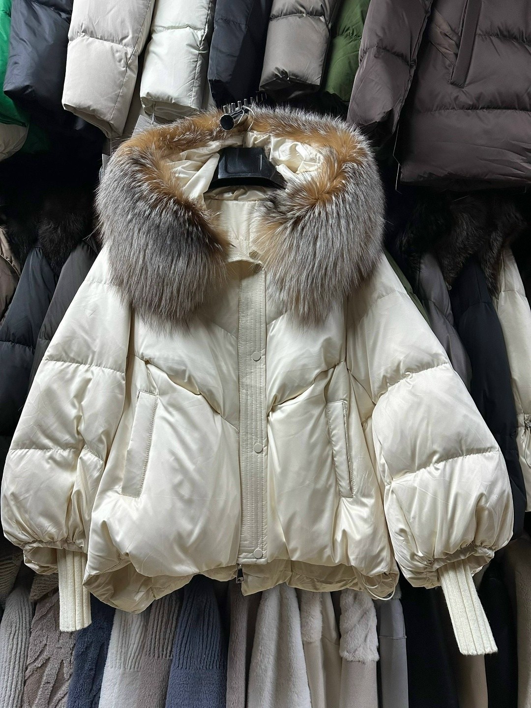 пуховик с натуральным мехом,женская куртка,пуховик с мехом,куртка с натуральным мехом,пуховик женский с натуральным мехом