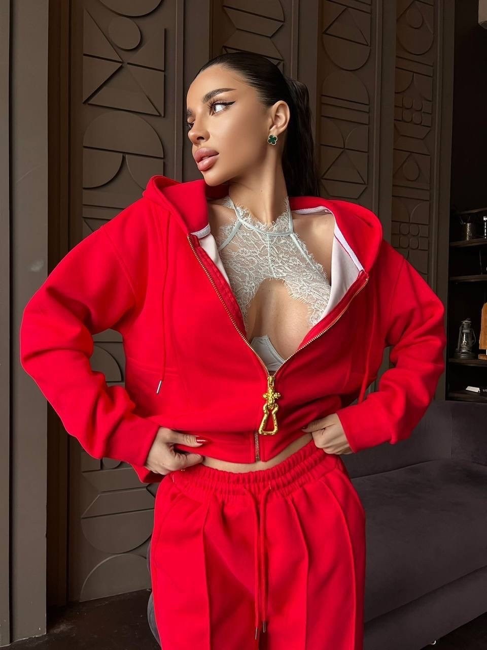 женский костюм,женский красный костюм miu miu,костюм спортивный женский,костюм красный