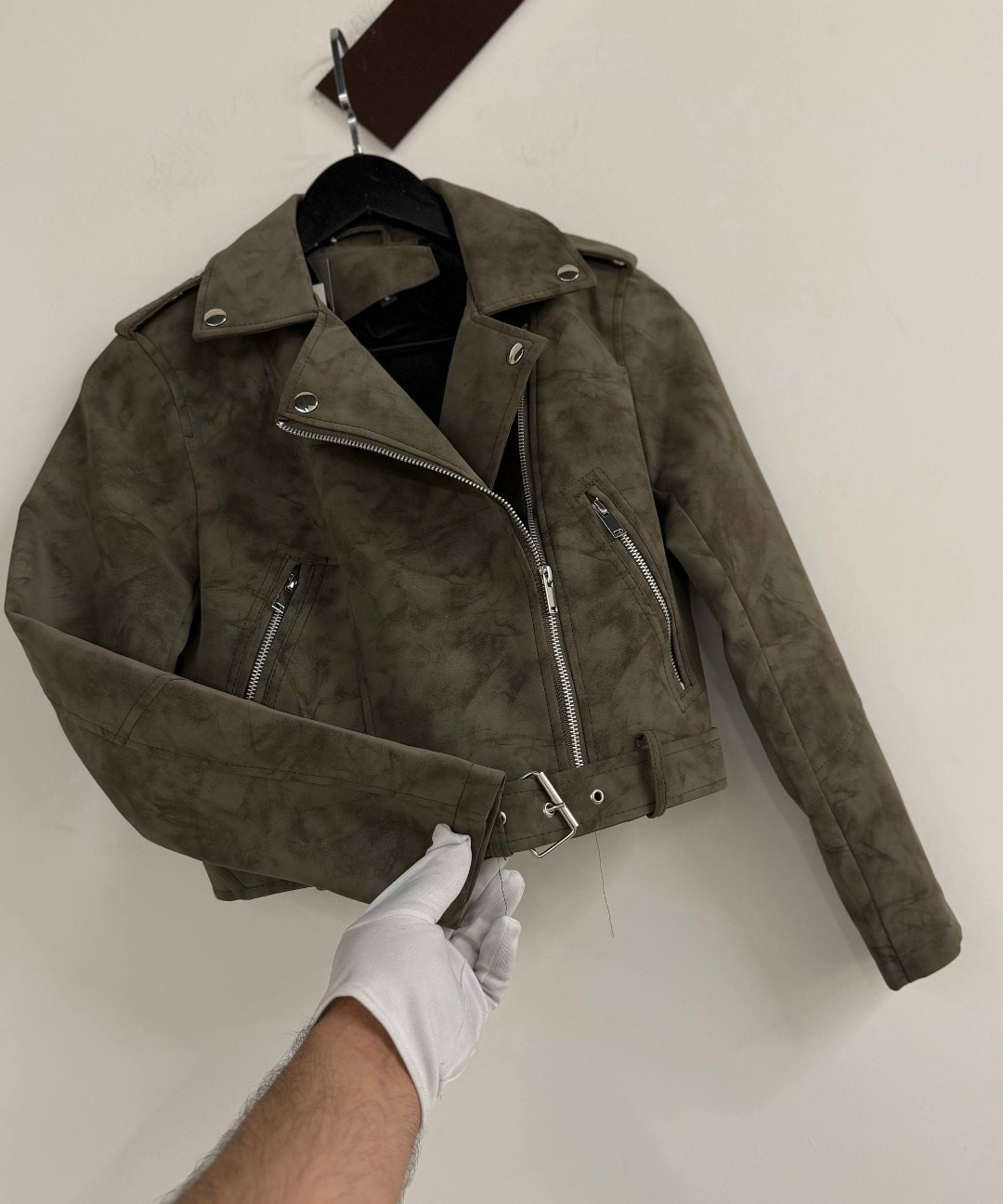 женская байкерская куртка из искусственной замши,коричневая женская куртка из натуральной мягкой замши байкерская,женская байкерская куртка из искусственной кожи,женская замшевая куртка косуха коричне