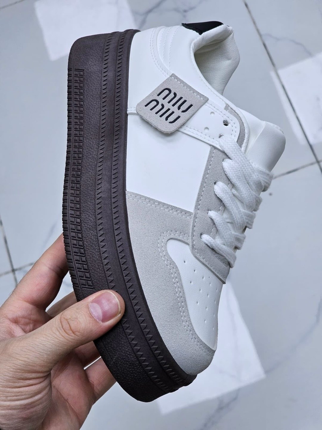 ,кроссовки женские,модные кроссовки,спортивная ,кроссовки