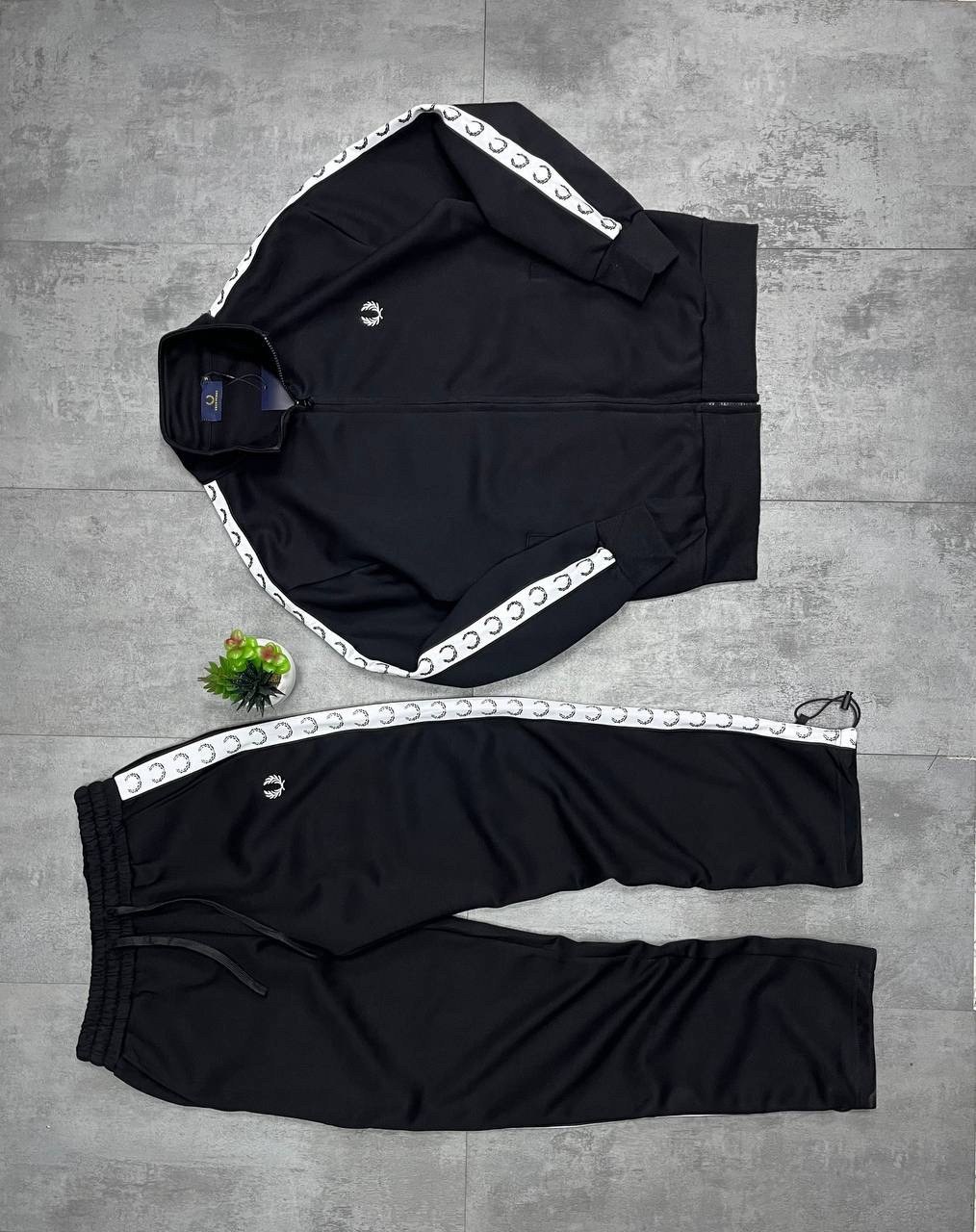 спортивный костюм fred perry,олимпийка fred perry с лампасами,спортивные костюм,мужские спортивные костюмы,мужская спортивная одежда