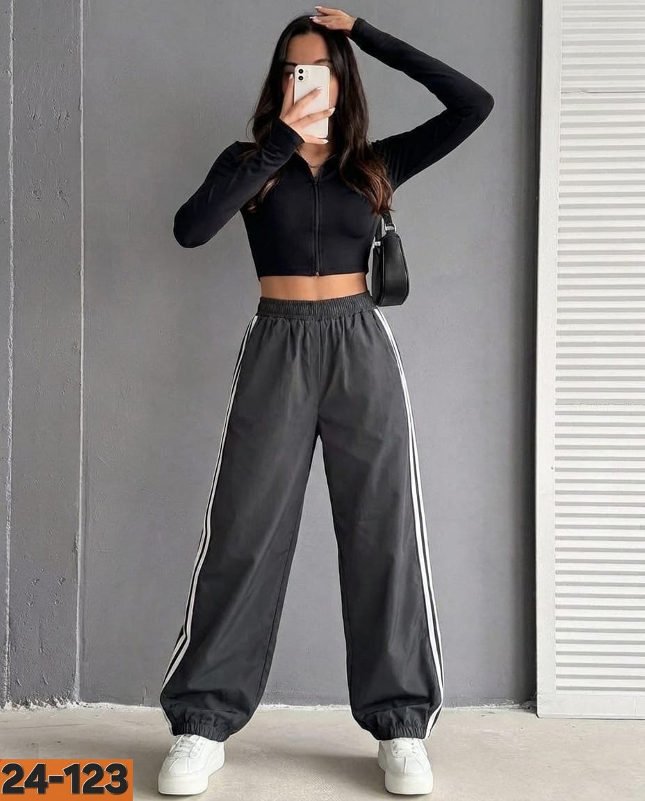спортивный костюм,спортивные костюмы адидас,штаны с лампасами,спортивные штаны,костюм адидас