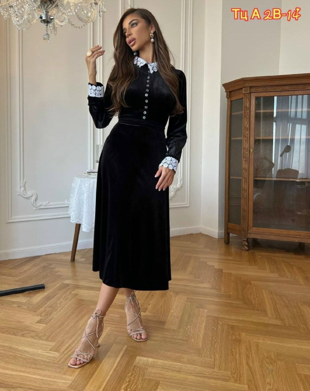 платья бархат,бархатное платье с контрастным кружевным воротником,черное платье с белым кружевным воротником,платье бархатное,женское платье из бархата