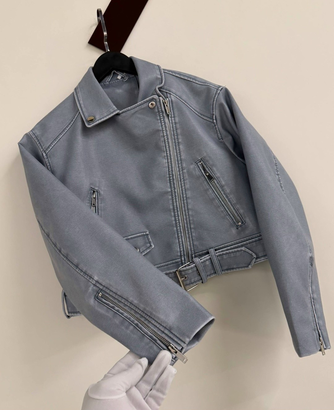 женская укороченная куртка из искусственной кожи,косуха кожаная женская бежевого цвета,куртка кожаная,куртка косуха,косуха женская