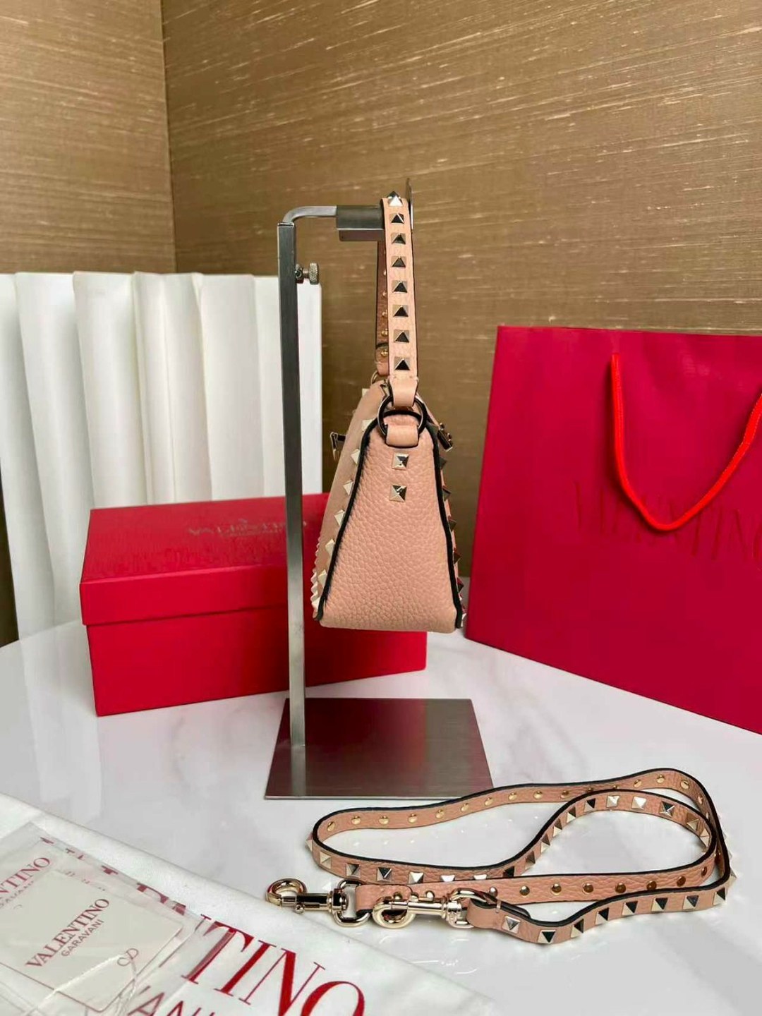 valentino сумка на плечо,valentino сумка,сумка valentino rockstud,сумки на плечо кросс боди,сумки модные