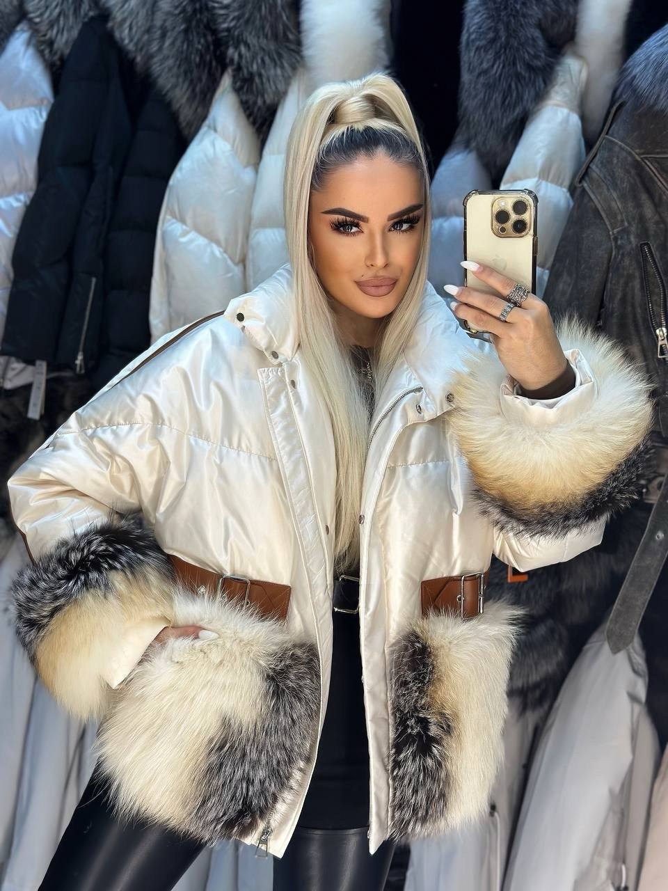 пуховики с натуральным мехом,куртки зимние женские,пуховик max mara с лисой блюфрост с капюшоном,пуховик женский с натуральным мехом,пуховик с мехом