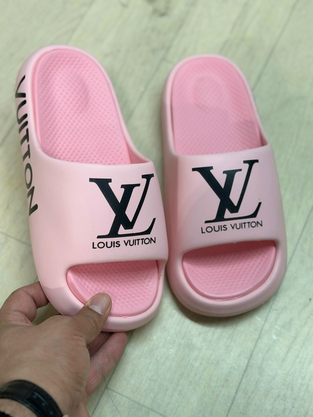 ,шлепки луи витон,шлепанцы женские,шлепанцы louis vuitton,тапочки louis vuitton