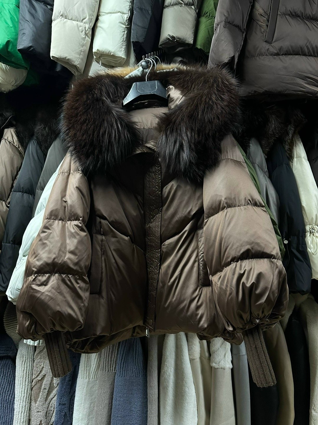 пуховик с натуральным мехом,женская куртка,пуховик с мехом,куртка с натуральным мехом,пуховик женский с натуральным мехом