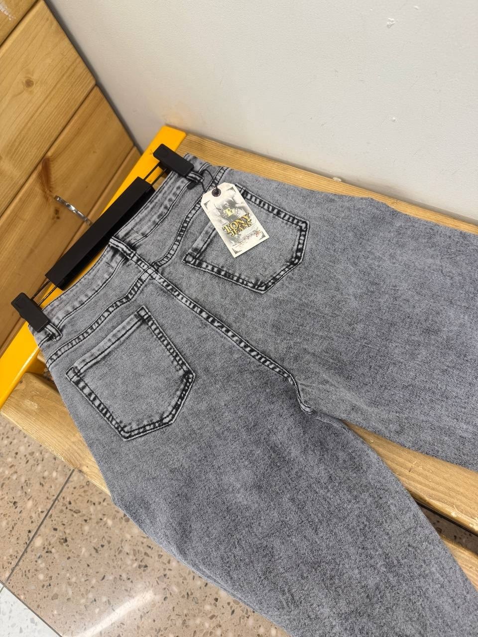 серые широкие джинсы,женские джинсы,джинсы широкие,джинсы,серые джинсы бананы