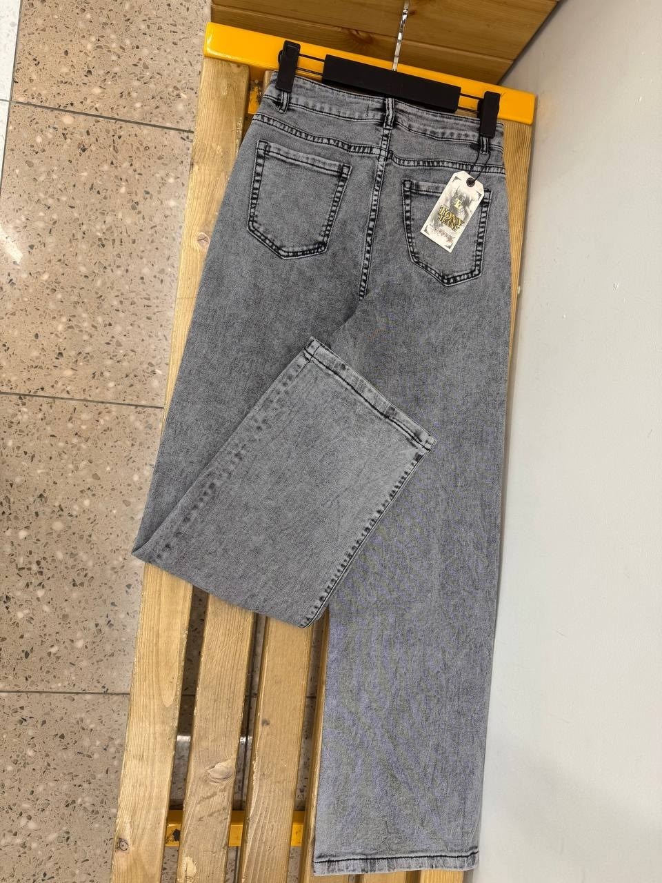 серые широкие джинсы,женские джинсы,джинсы широкие,джинсы,серые джинсы бананы