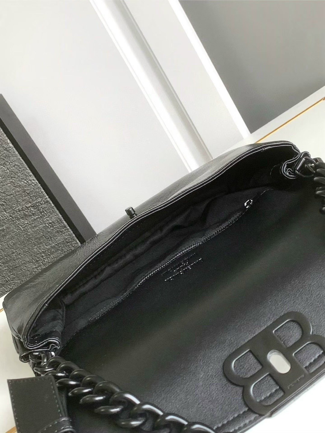 balenciaga сумка на плечо,женская сумка balenciaga,сумка balenciaga,сумки баленсиага женские через плечо,сумка женская balenciaga натуральная кожа