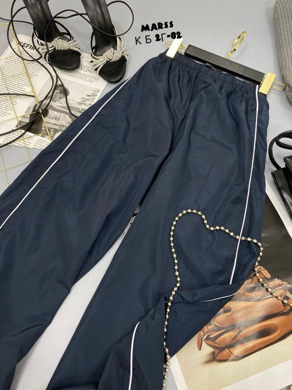 штаны широкие серые карго оверсайз y2k с полосками по бокам,штаны широкие серые карго оверсайз у2 с полосками по бокам,штаны широкие,спортивные штаны,брюки спортивные