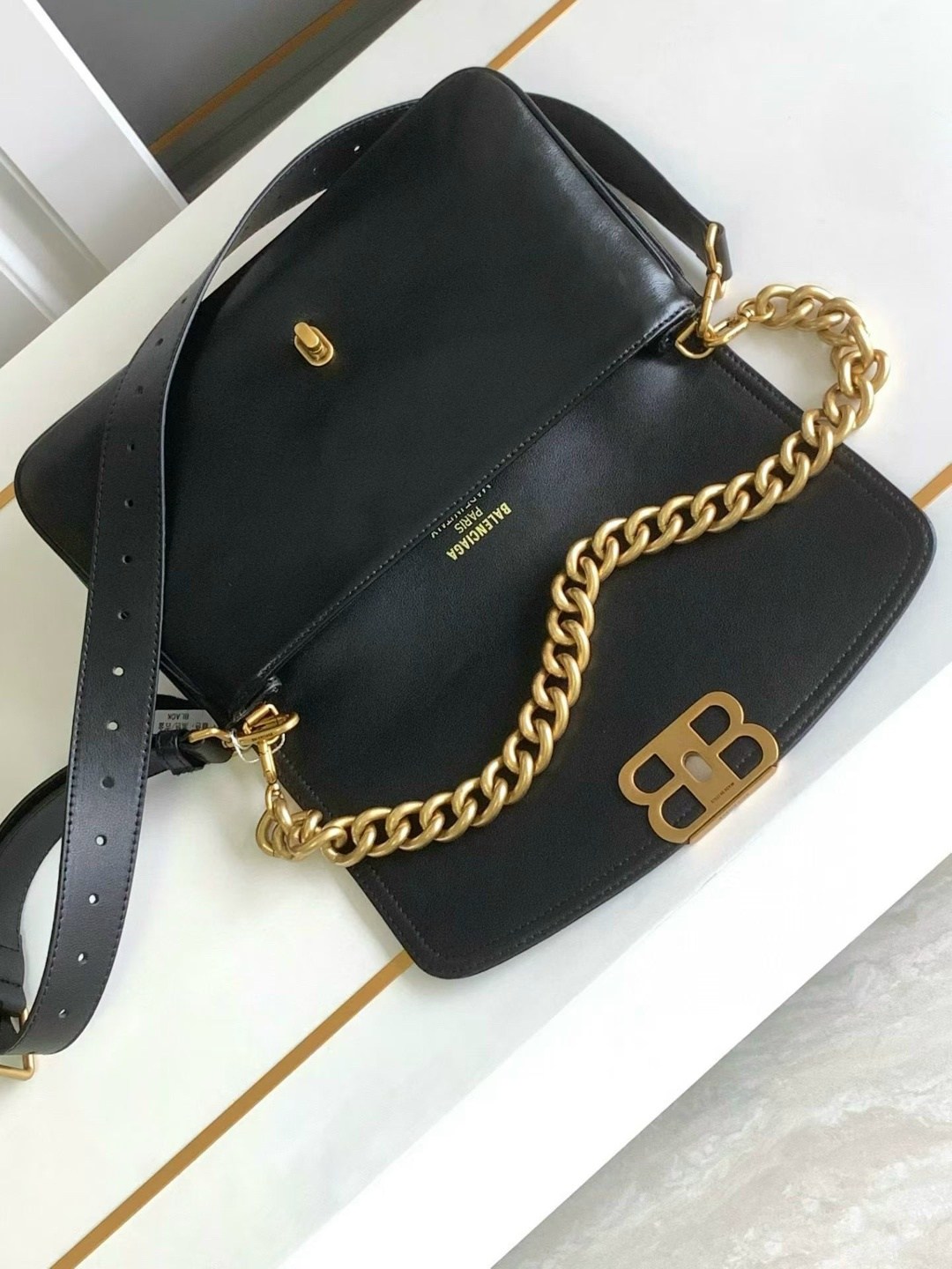 большая сумка через плечо через цепочку balenciaga,сумка женская balenciaga,balenciaga сумка,маленькая сумка через плечо через цепочку balenciaga,сумка женская balenciaga натуральная кожа