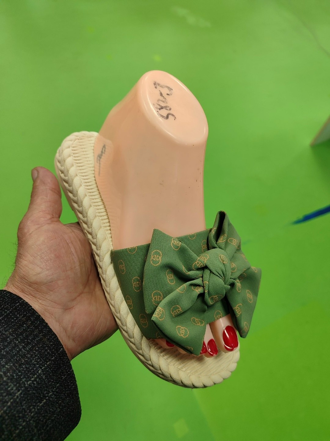 шлепанцы женские,летние тапочки,женские домашние шлепанцы,женские тапки,модные тапочки