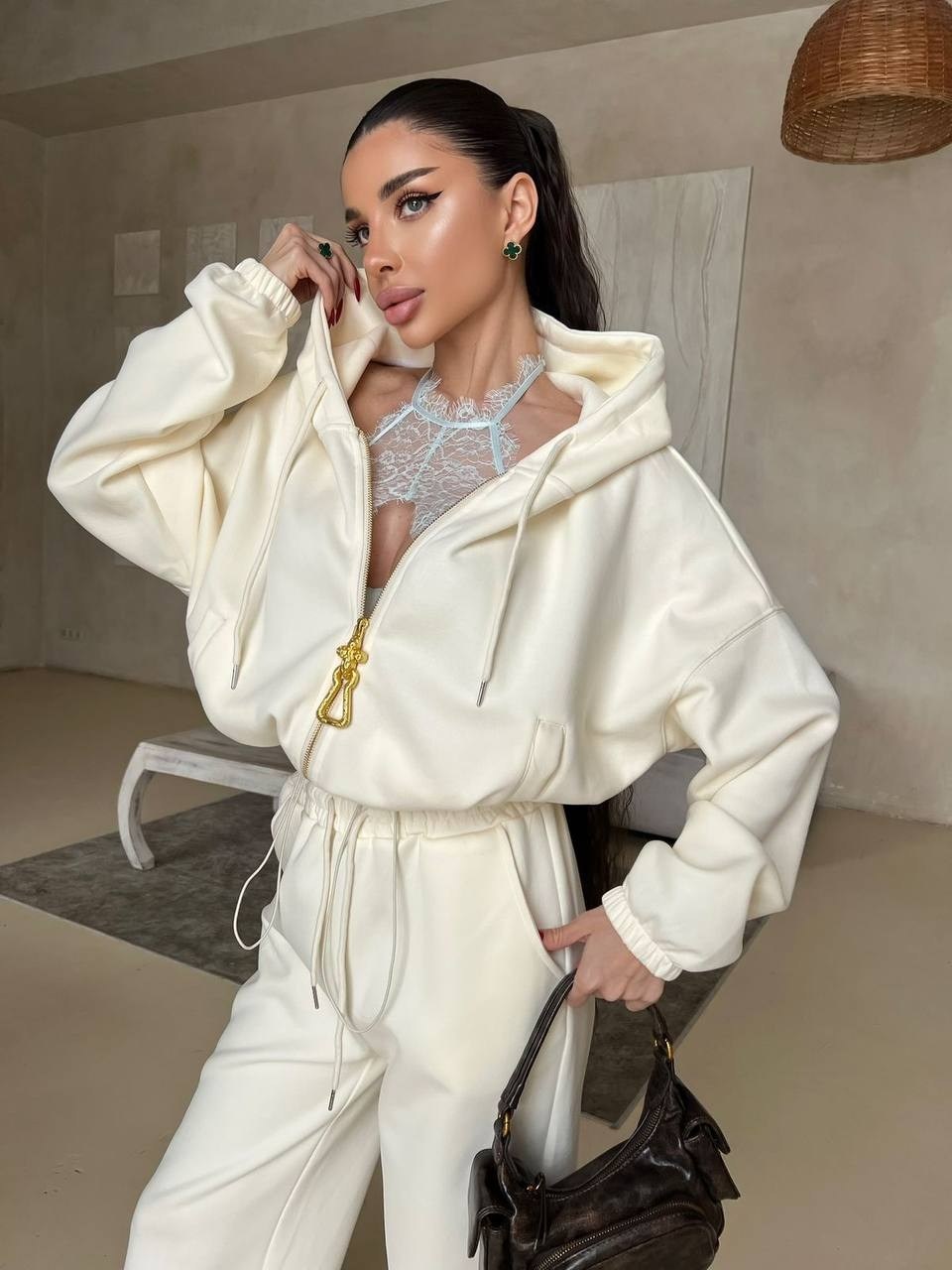 костюм спортивный женский,костюм спортивный,женский красный костюм miu miu,костюм красный,женские костюмы