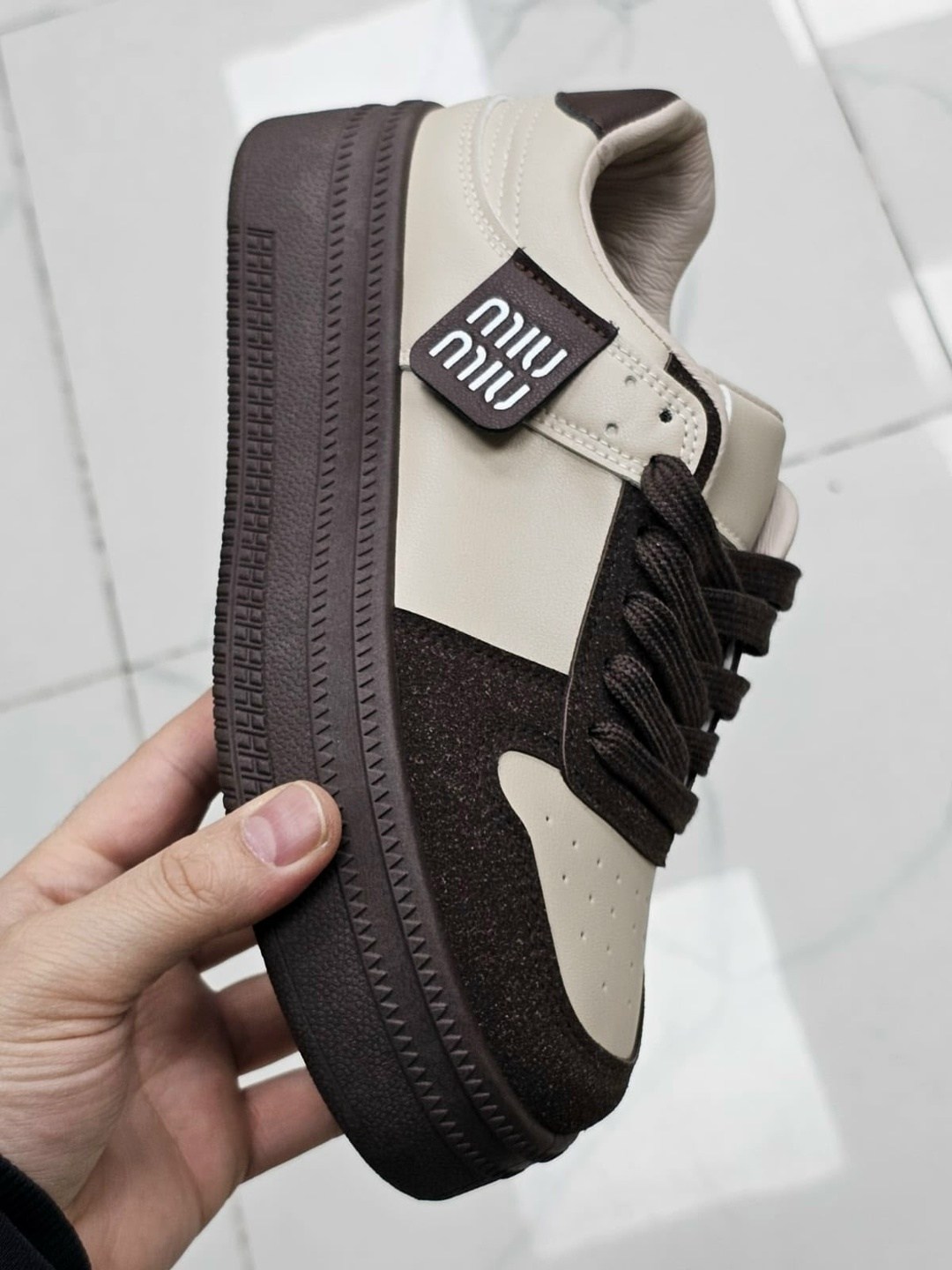 ,кроссовки женские,модные кроссовки,спортивная ,кроссовки