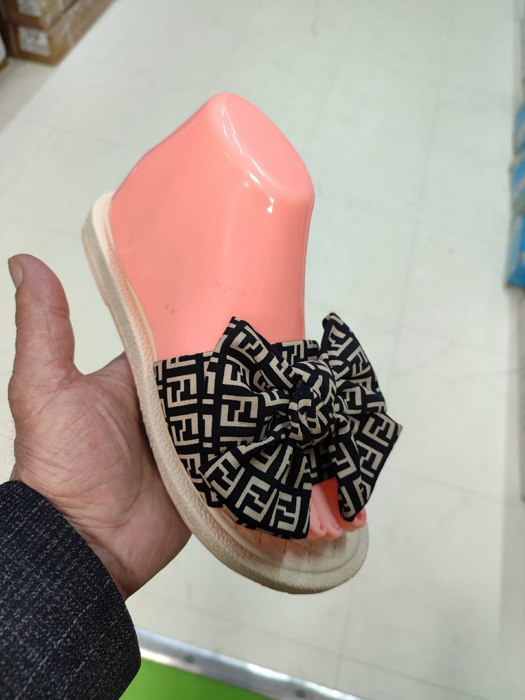 ,шлепанцы женские,шлепанцы женские летние,летние тапочки,модные тапочки