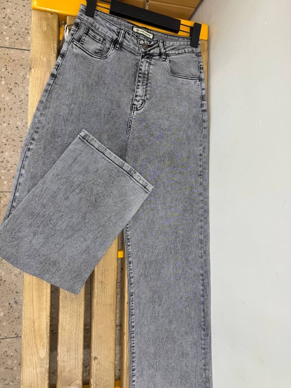 серые широкие джинсы,женские джинсы,джинсы широкие,джинсы,серые джинсы бананы