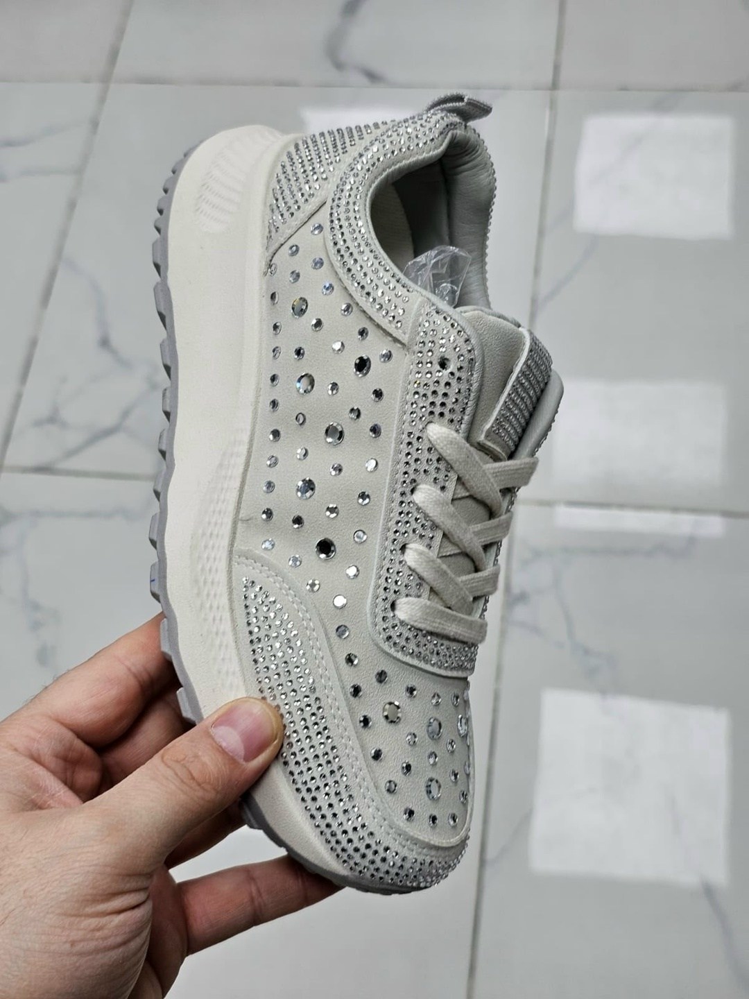 ,женские кроссовки,черные кроссовки,повседневные кроссовки,модные кроссовки