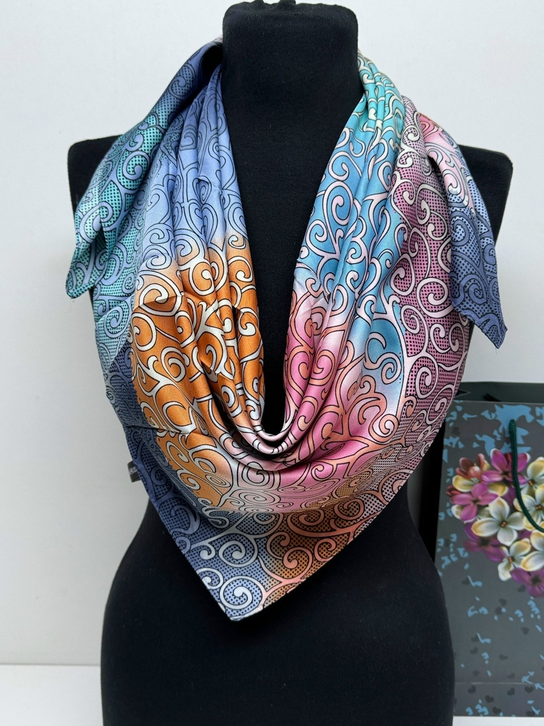 платки шелковые,шелковый женский платок,женские платки,платки шарф,платки тонки