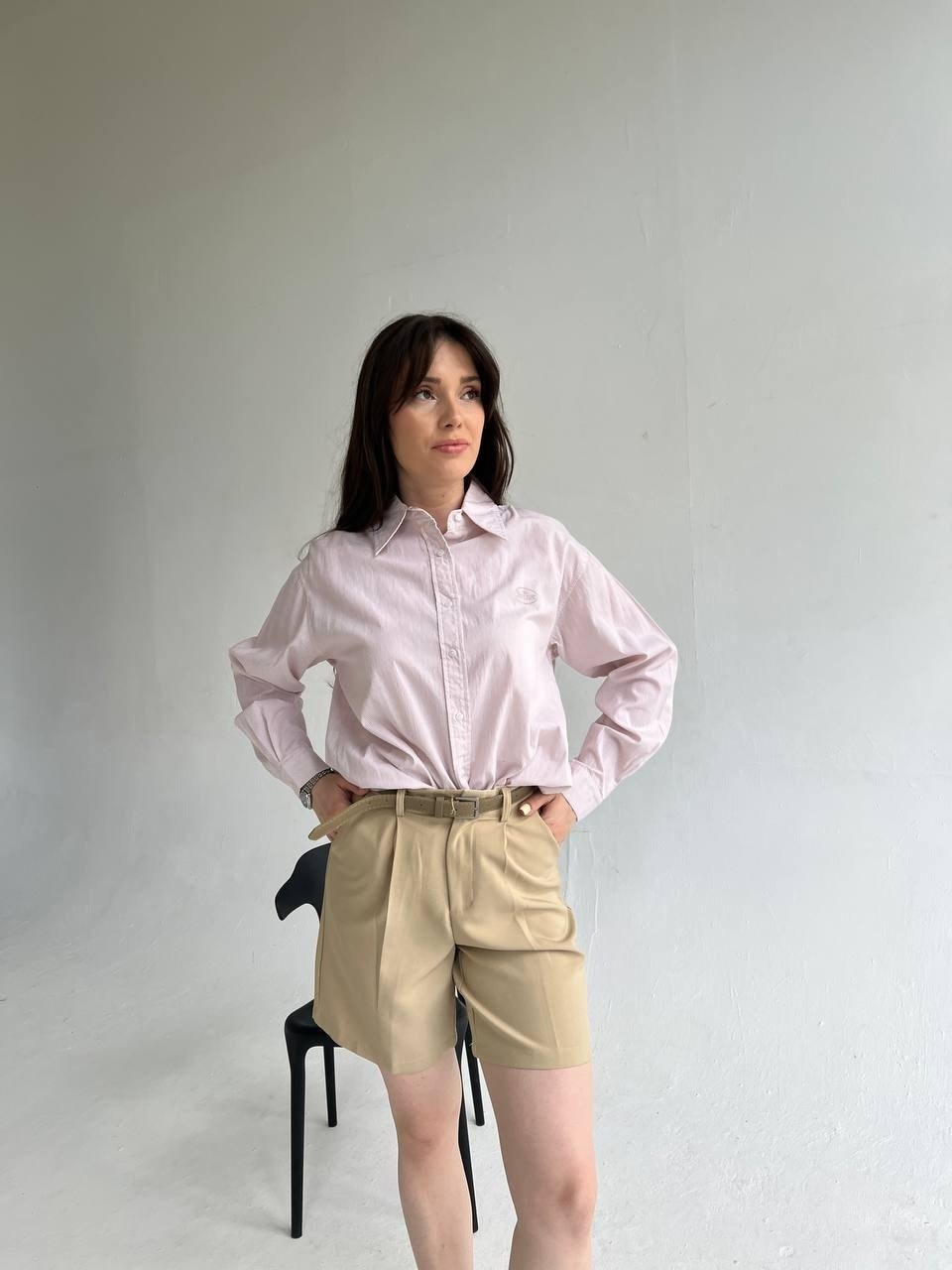 повседневные шорты,бежевые шорты,рубашка женская,женские шорты,шорты классические