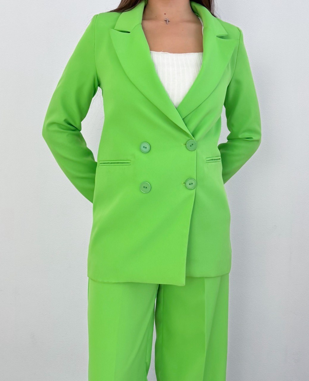салатовый брючный костюм женский,брючный костюм azzara 951л тройка зеленый,костюм брючный женский,костюм брючный,костюм брючный женский стильный