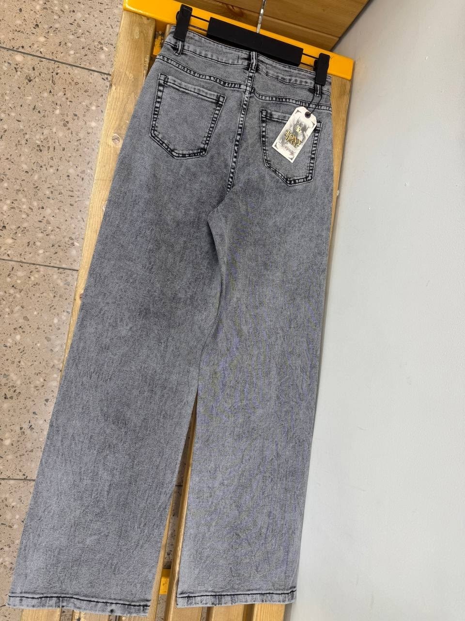 серые широкие джинсы,женские джинсы,джинсы широкие,джинсы,серые джинсы бананы