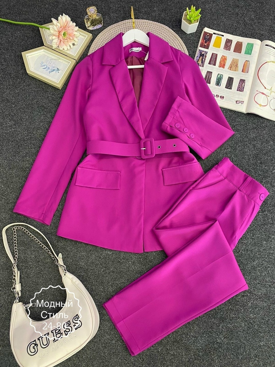 брючный костюм continental fashion 0211-07 фиолетовый,брючный костюм женский фиолетового цвета,брючный костюм фиолетовый,женский брючный костюм фиолетовый,костюм continental fashion 0211-07 двойка жак