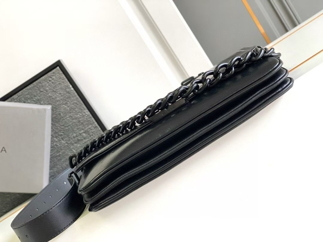 balenciaga сумка на плечо,женская сумка balenciaga,сумка balenciaga,сумки баленсиага женские через плечо,сумка женская balenciaga натуральная кожа