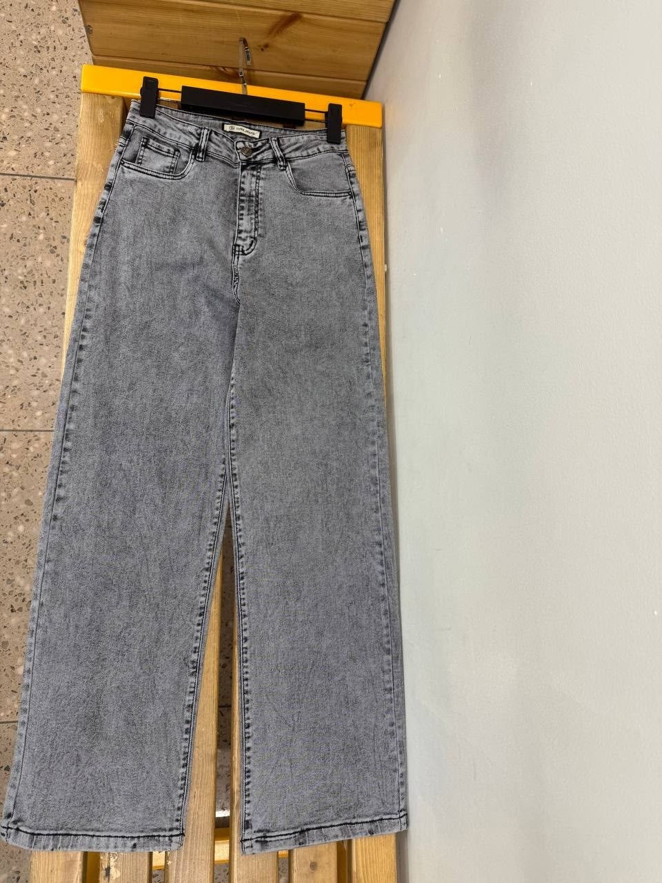 серые широкие джинсы,женские джинсы,джинсы широкие,джинсы,серые джинсы бананы