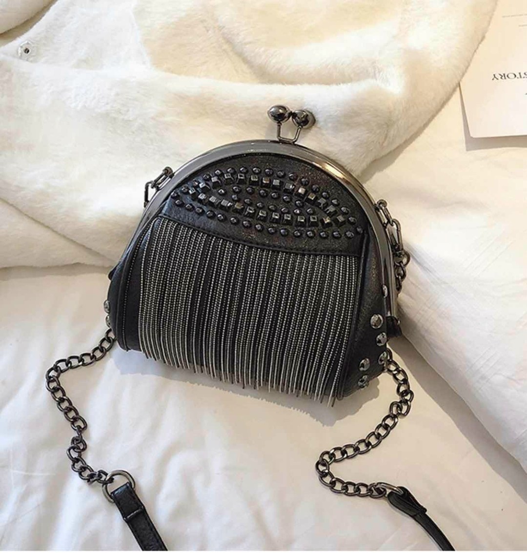 сумка женская с клепками,сумки женская,модная сумка,сумка через плечо с бахромой,сумка с цепочкой