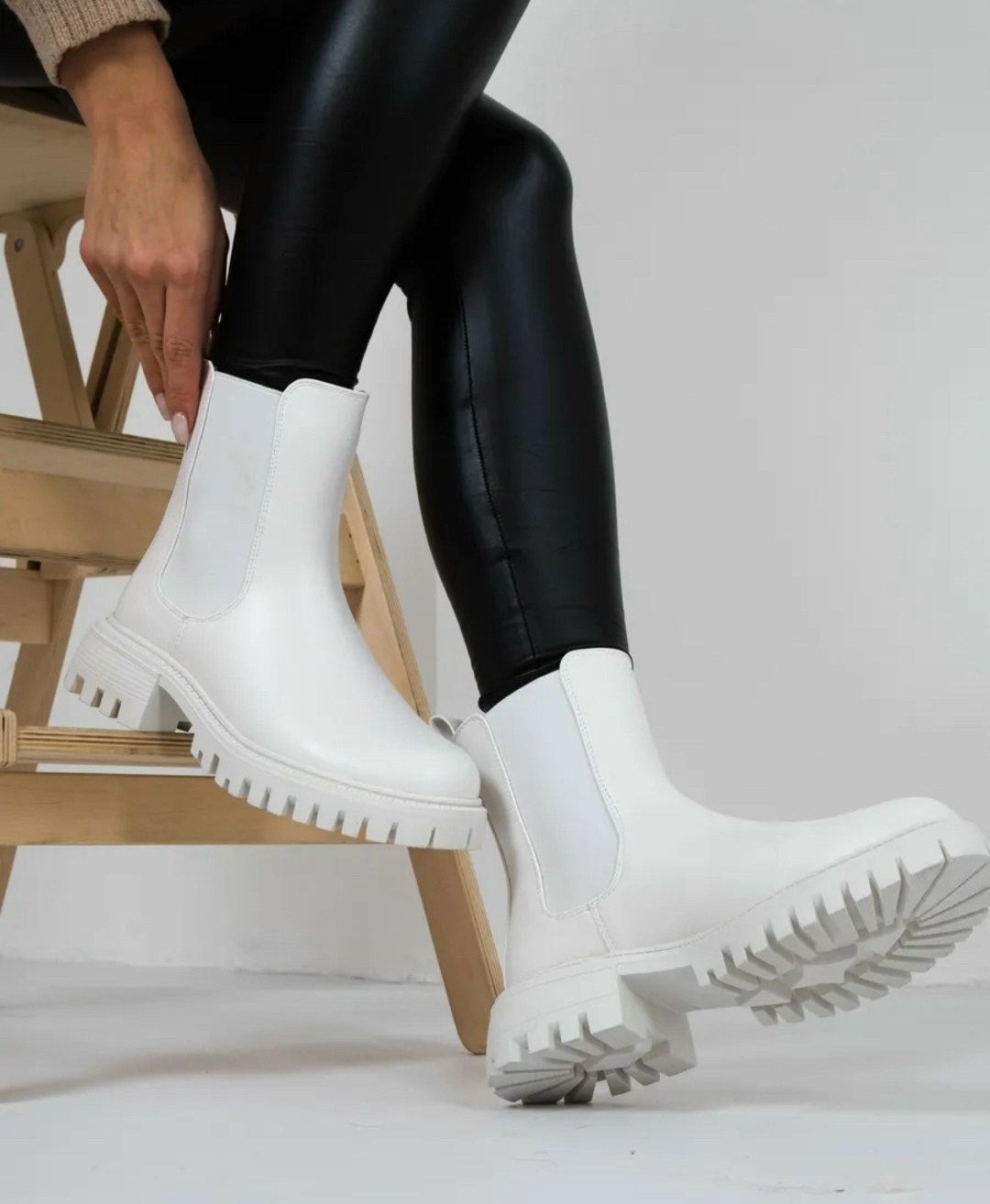 ботинки женские белые,женские ботинки,,модные белые ботинки,зимняя  женская