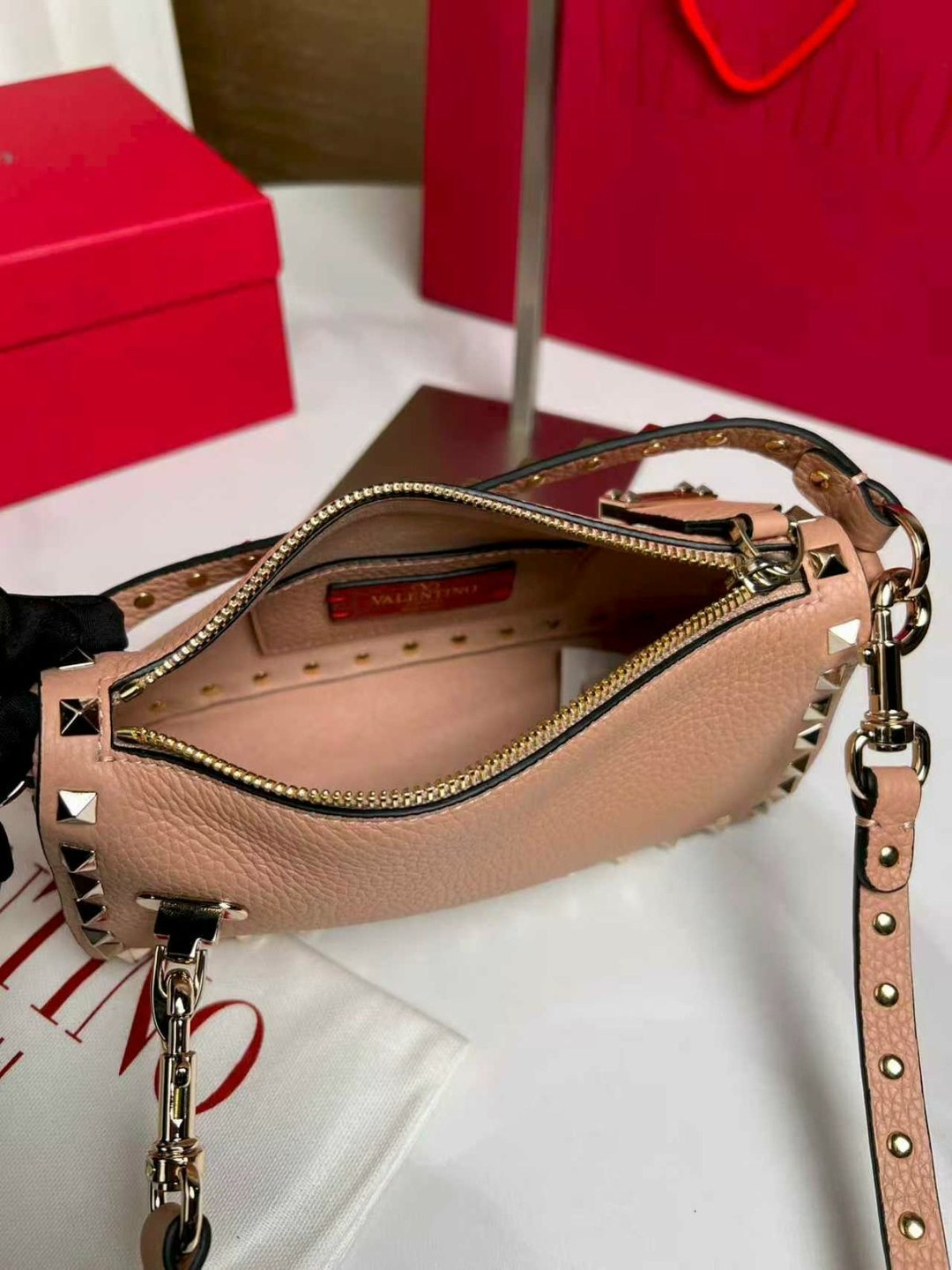 valentino сумка на плечо,valentino сумка,сумка valentino rockstud,сумки на плечо кросс боди,сумки модные