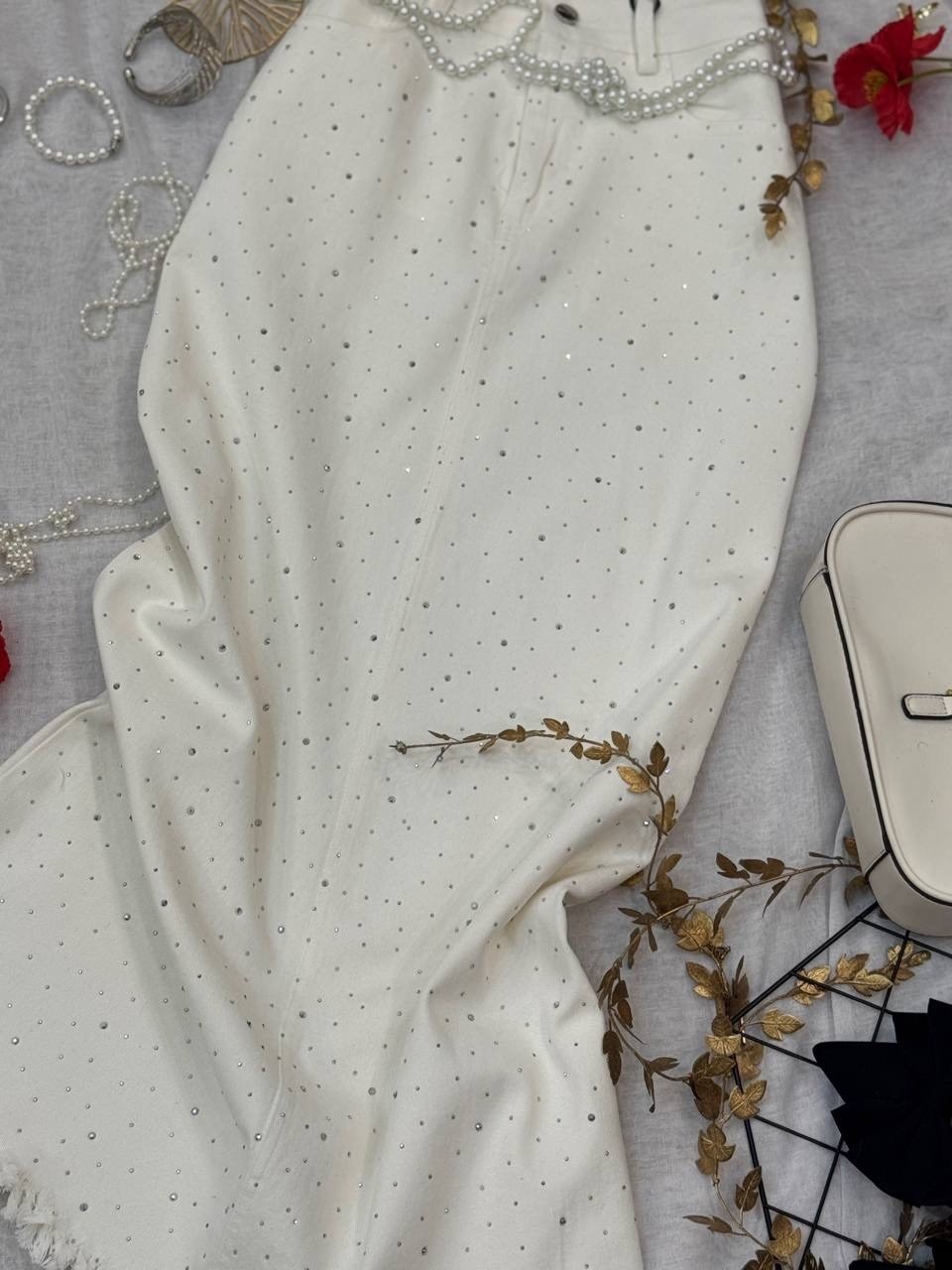 женские джинсы со стразами,джинсы труба с стразами,джинсы широкие трубы со стразами,джинсы со стразами широкие,женские джинсы