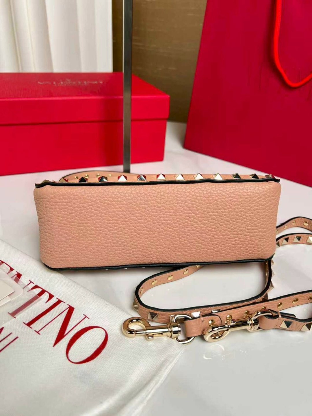 valentino сумка на плечо,valentino сумка,сумка valentino rockstud,сумки на плечо кросс боди,сумки модные