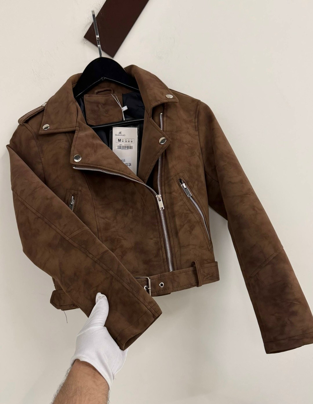 женская байкерская куртка из искусственной замши,коричневая женская куртка из натуральной мягкой замши байкерская,женская байкерская куртка из искусственной кожи,женская замшевая куртка косуха коричне