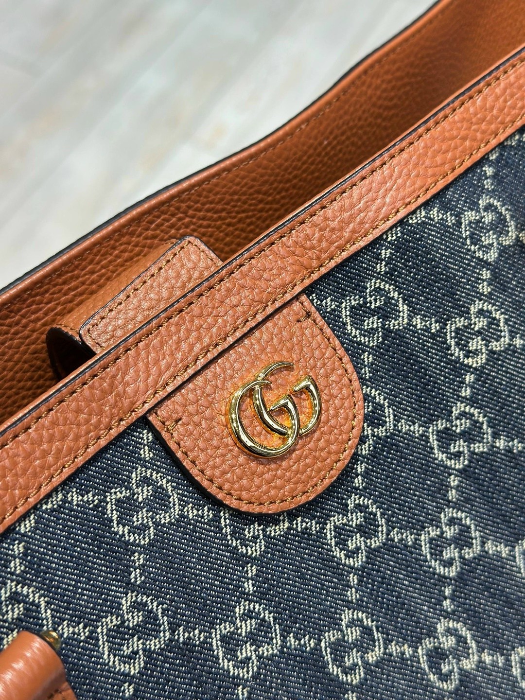 gucci сумка,сумка тоут gucci,модная сумка,женская сумка gucci,женская сумка