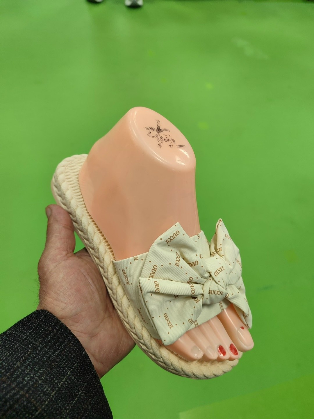 шлепанцы женские,летние тапочки,женские домашние шлепанцы,женские тапки,модные тапочки