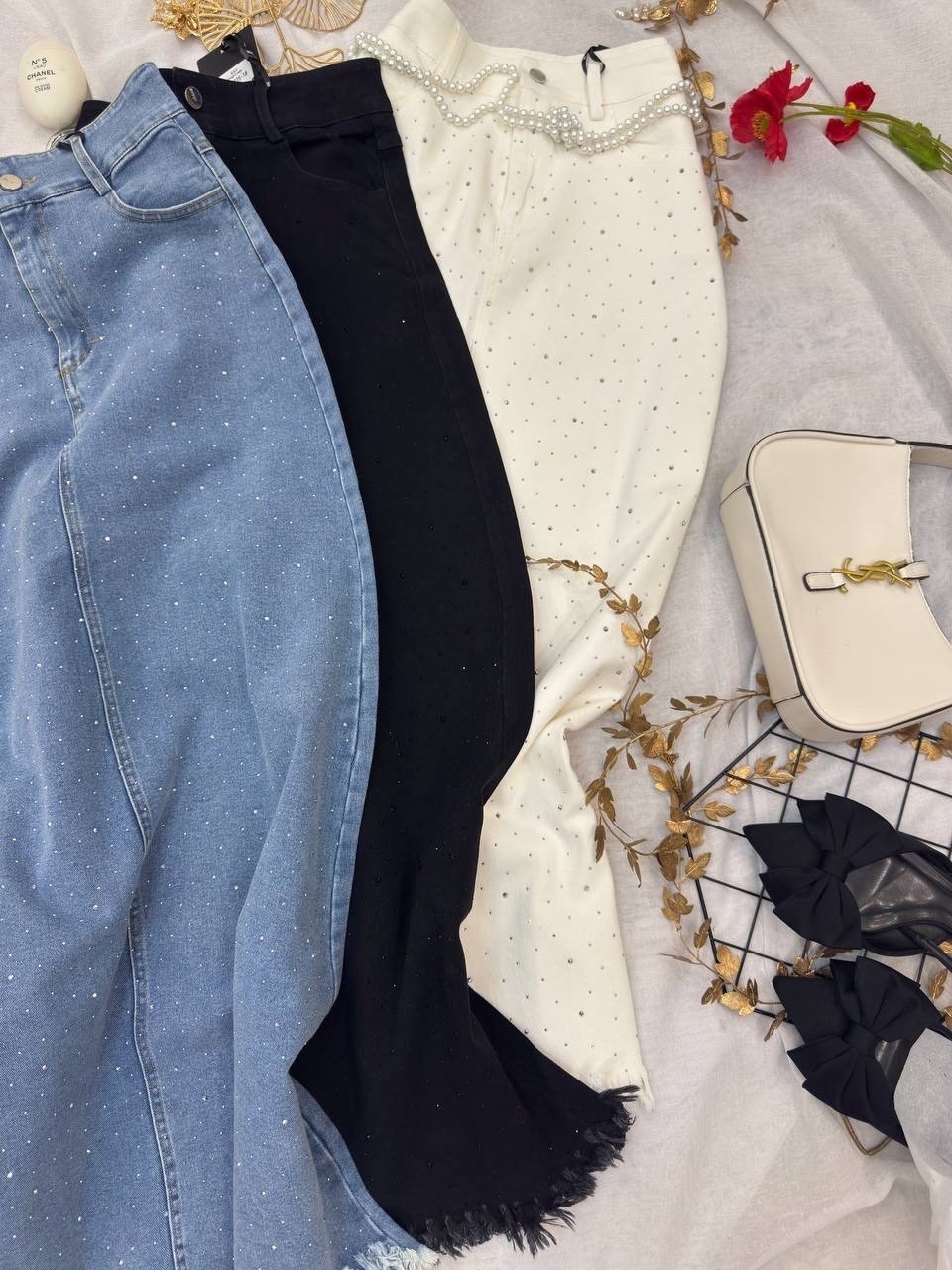 женские джинсы со стразами,джинсы труба с стразами,джинсы широкие трубы со стразами,джинсы со стразами широкие,женские джинсы