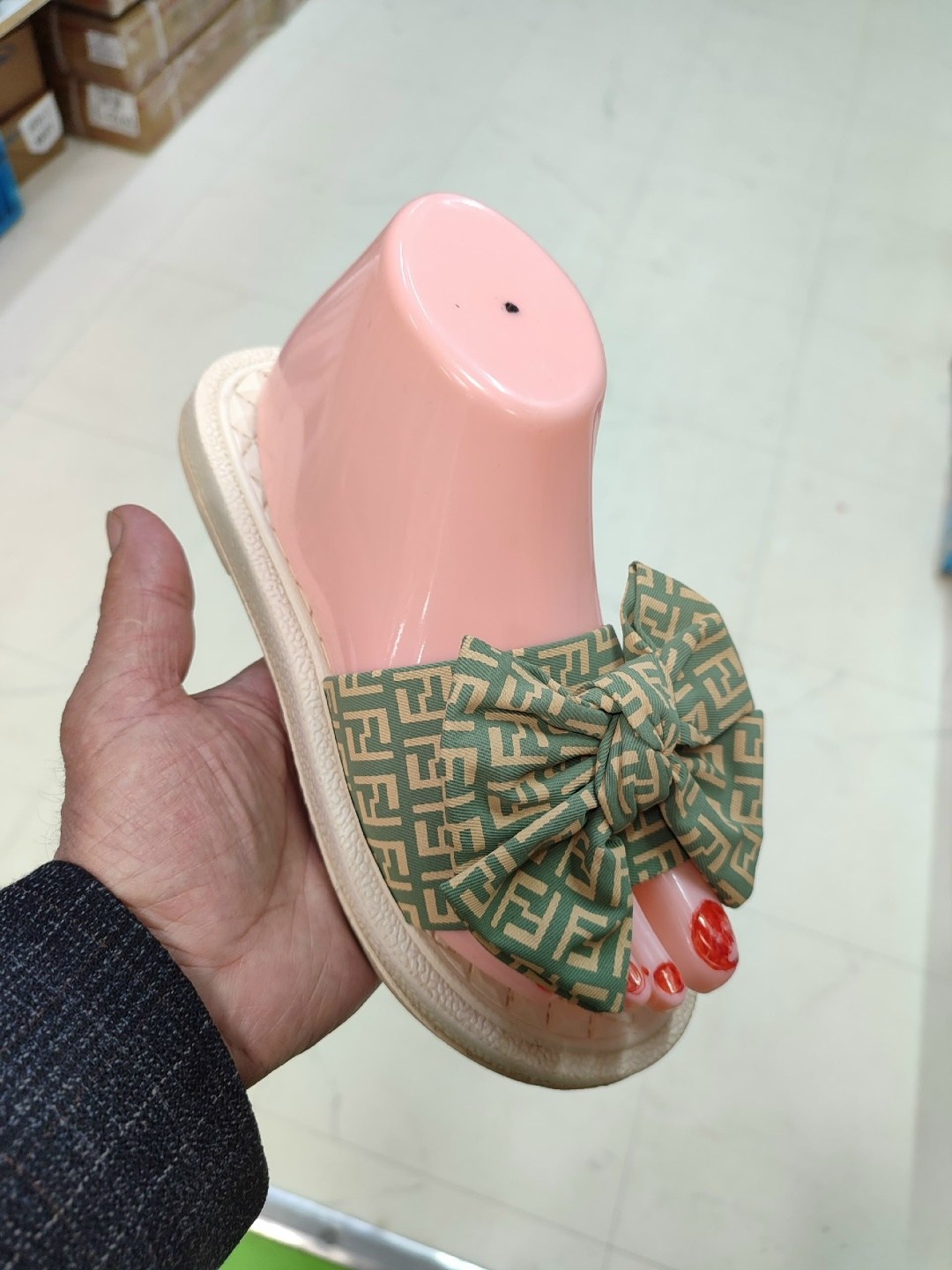 шлепанцы женские,летние тапочки,женские домашние шлепанцы,женские тапки,модные тапочки