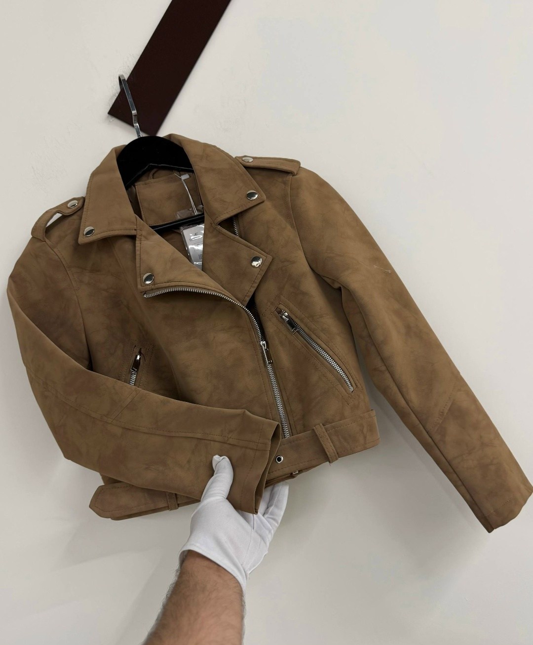 женская байкерская куртка из искусственной замши,коричневая женская куртка из натуральной мягкой замши байкерская,женская байкерская куртка из искусственной кожи,женская замшевая куртка косуха коричне