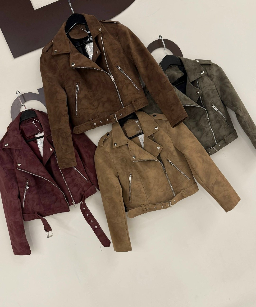 женская байкерская куртка из искусственной замши,коричневая женская куртка из натуральной мягкой замши байкерская,женская байкерская куртка из искусственной кожи,женская замшевая куртка косуха коричне