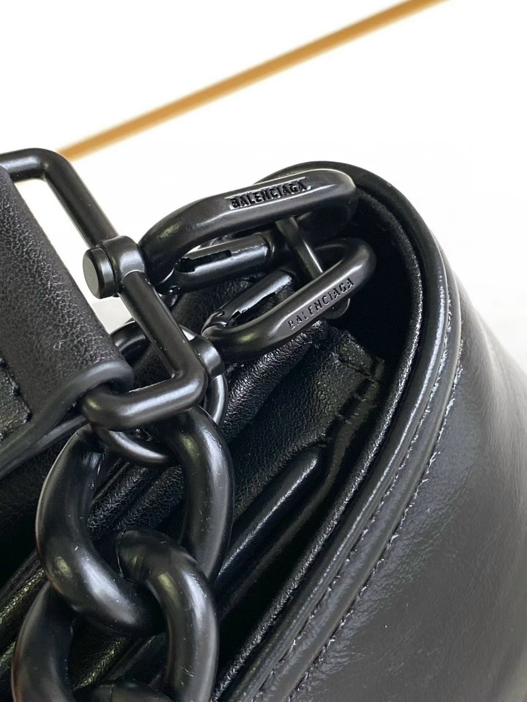 balenciaga сумка на плечо,женская сумка balenciaga,сумка balenciaga,сумки баленсиага женские через плечо,сумка женская balenciaga натуральная кожа