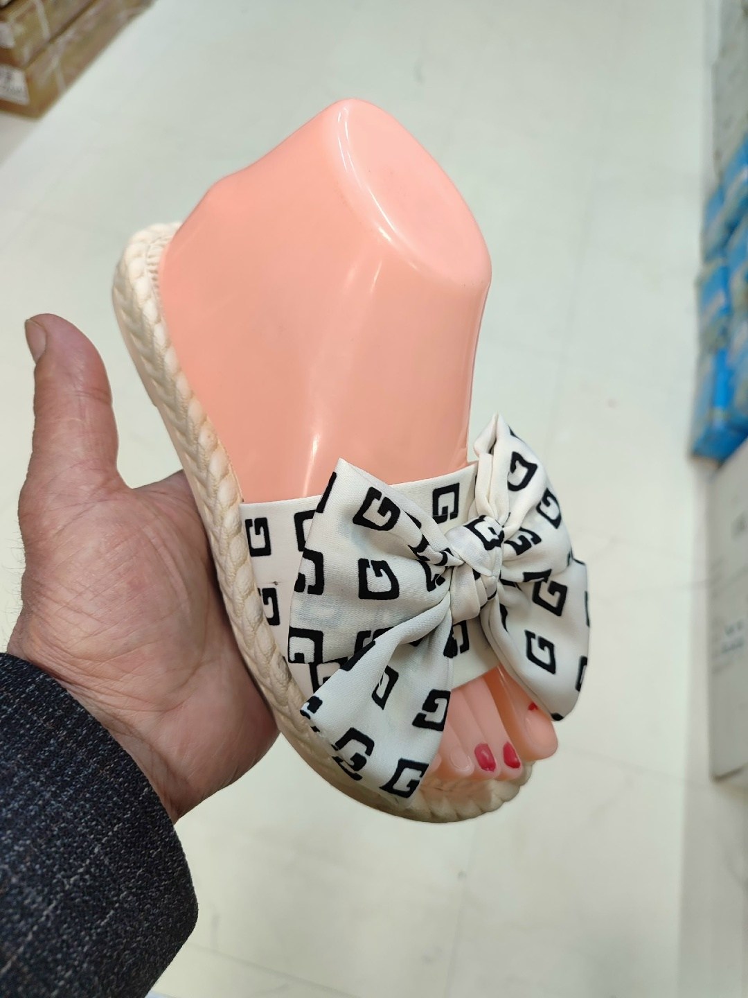 ,шлепанцы женские,шлепанцы женские летние,летние тапочки,модные тапочки