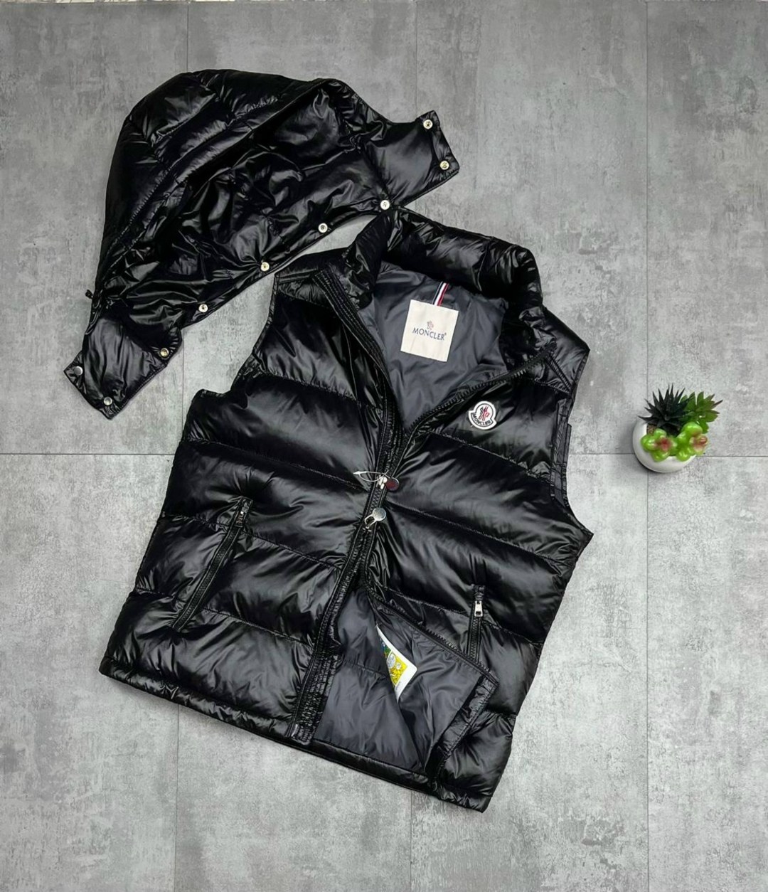 жилетка монклер,жилетка moncler,жилет moncler,жилет монклер мужской,moncler мужской жилет