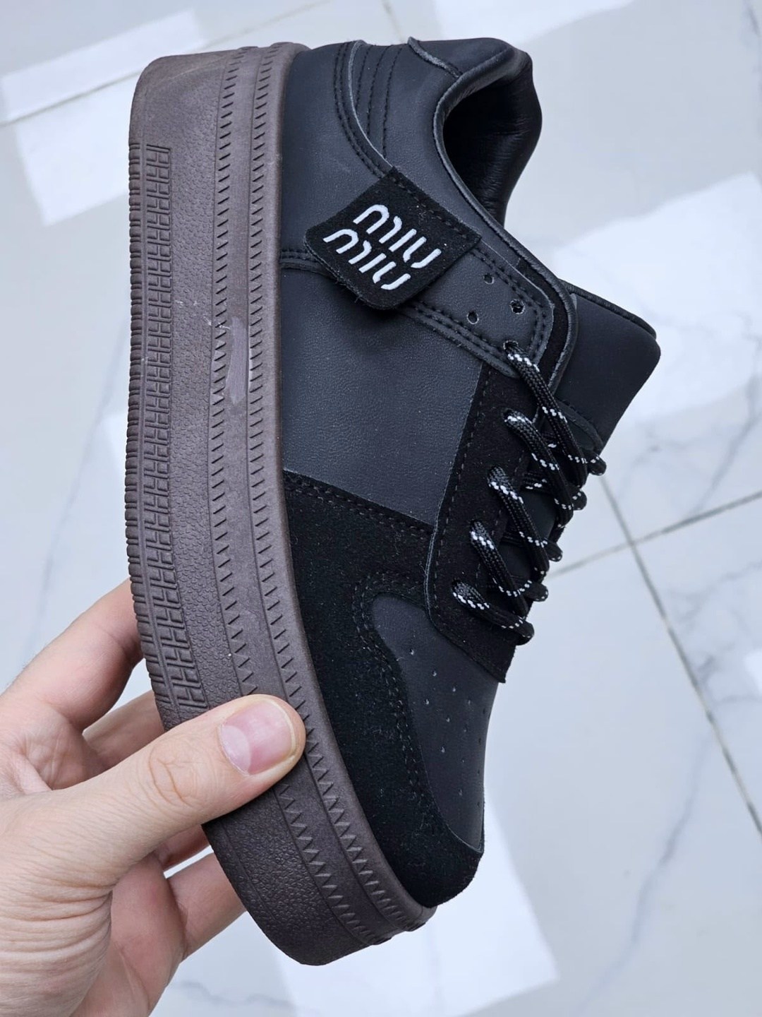 ,кроссовки женские,модные кроссовки,спортивная ,кроссовки